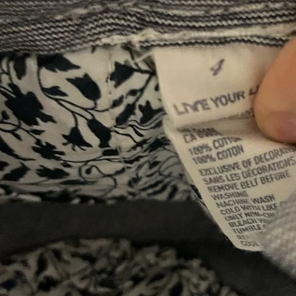 Shorts - Picture 3 of 3